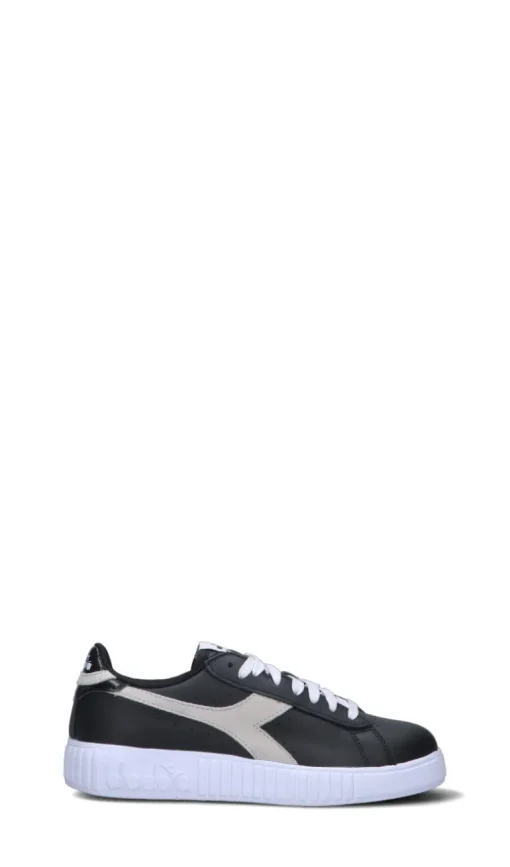 DIADORA